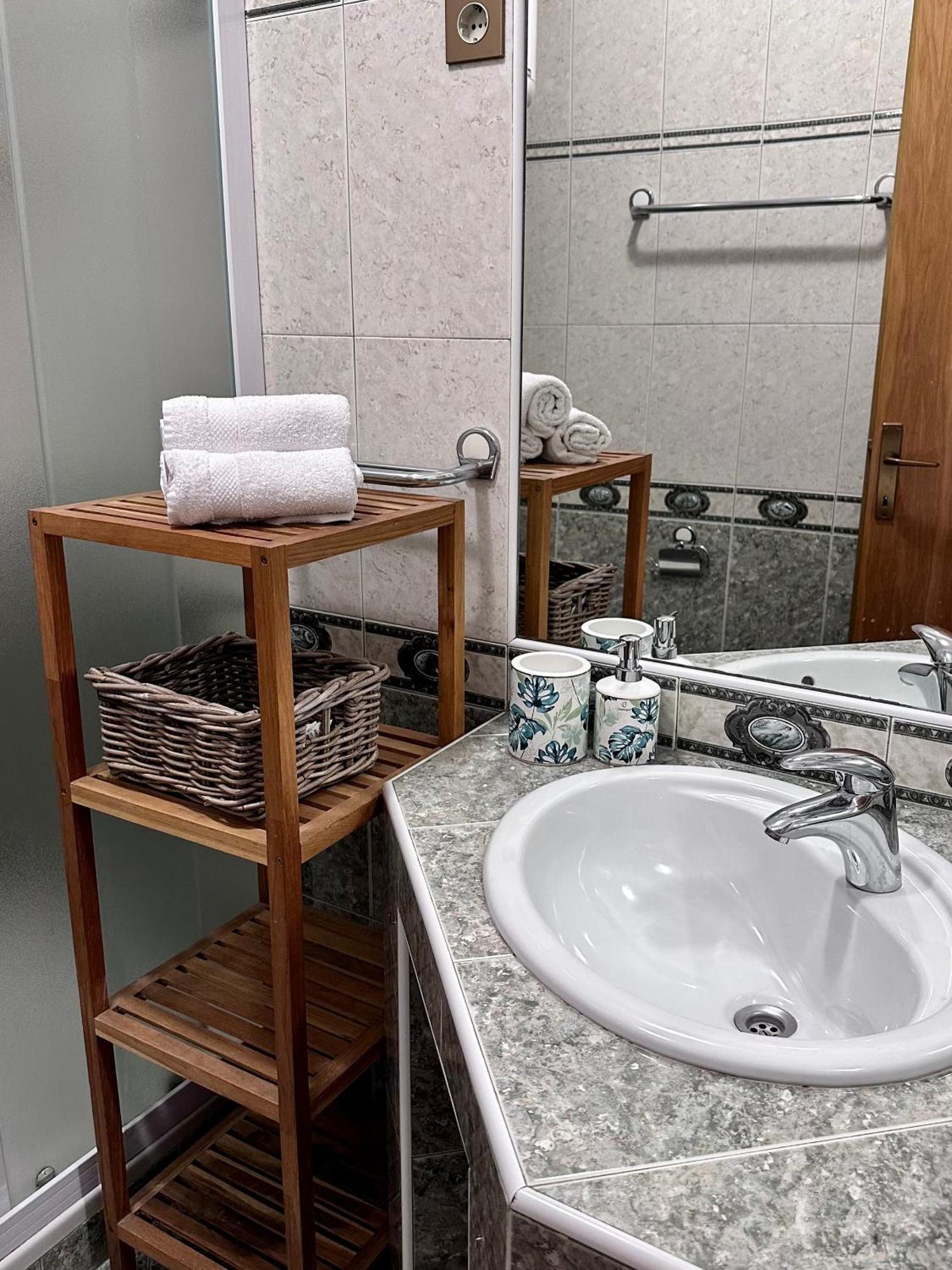 Apartments With A Parking Space Lopar, Rab - 14070 ห้อง รูปภาพ